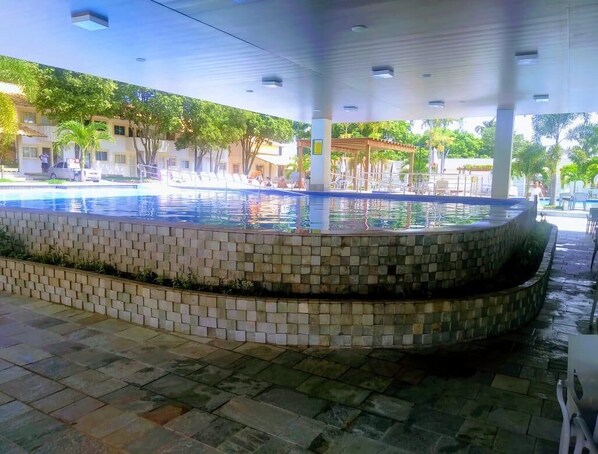 Piscina all'aperto, una piscina riscaldata