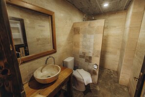 Comfort Quadruple Room | Bathroom | Shower, rainfall showerhead, designer toiletries, hair dryer - Alphan Cappadocia (Nevsehir)