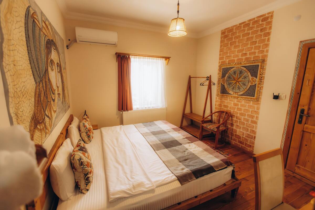 Standard Room | Egyptian cotton sheets, premium bedding, down comforters