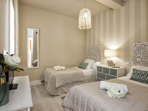 2 slaapkamers, een strijkplank/strijkijzer, internet, beddengoed