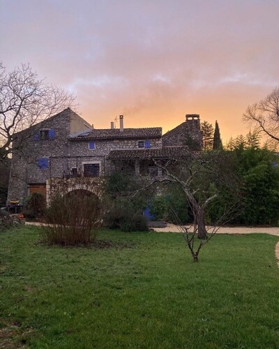 A l'Ombre des Tilleuls, Les Lilas Gîte 4 personnes à louer dans village au calme
