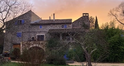 A l'Ombre des Tilleuls, Les Lilas GĂźte 4 personnes Ă louer dans village au calme