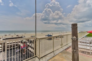 On the beach - Castle Reef 202 wake up to the sunrise! (New Smyrna Beach)