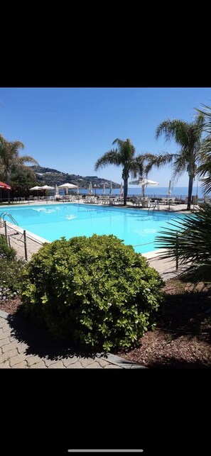 Outdoor pool - 1 bedroom apartment in unknown (Sanremo)