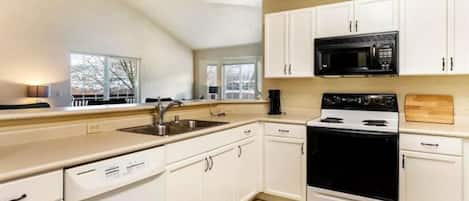 ثلاجة، ميكروويف، فرن، موقد طهي مسطح