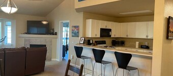 Edwards Mountain Chic On River Pool and Hot Tubs