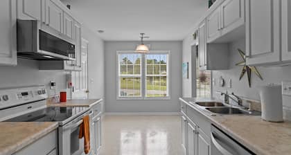NO Steps~Cozy & Clean~3 Bedrooms 2 Baths Home