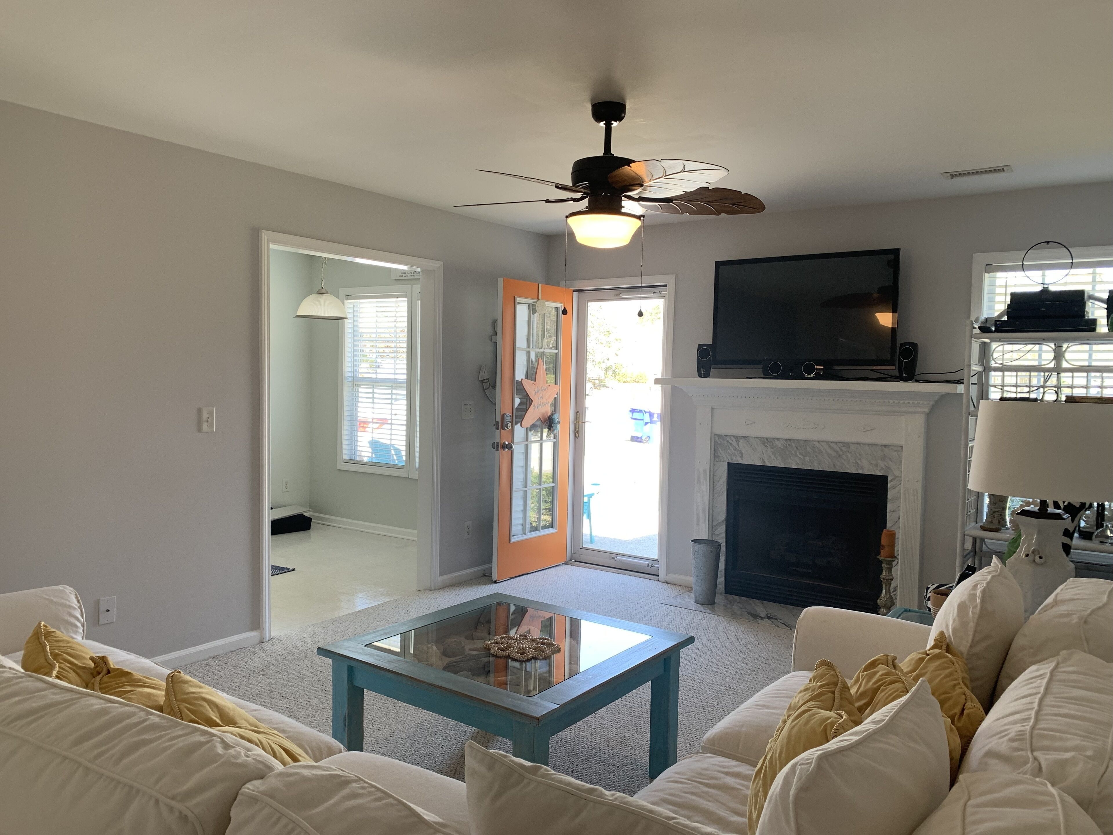 NO Steps~Cozy & Clean~3 Bedrooms 2 Baths Home