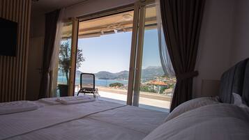 Hypo-allergenic bedding, in-room safe, individually decorated