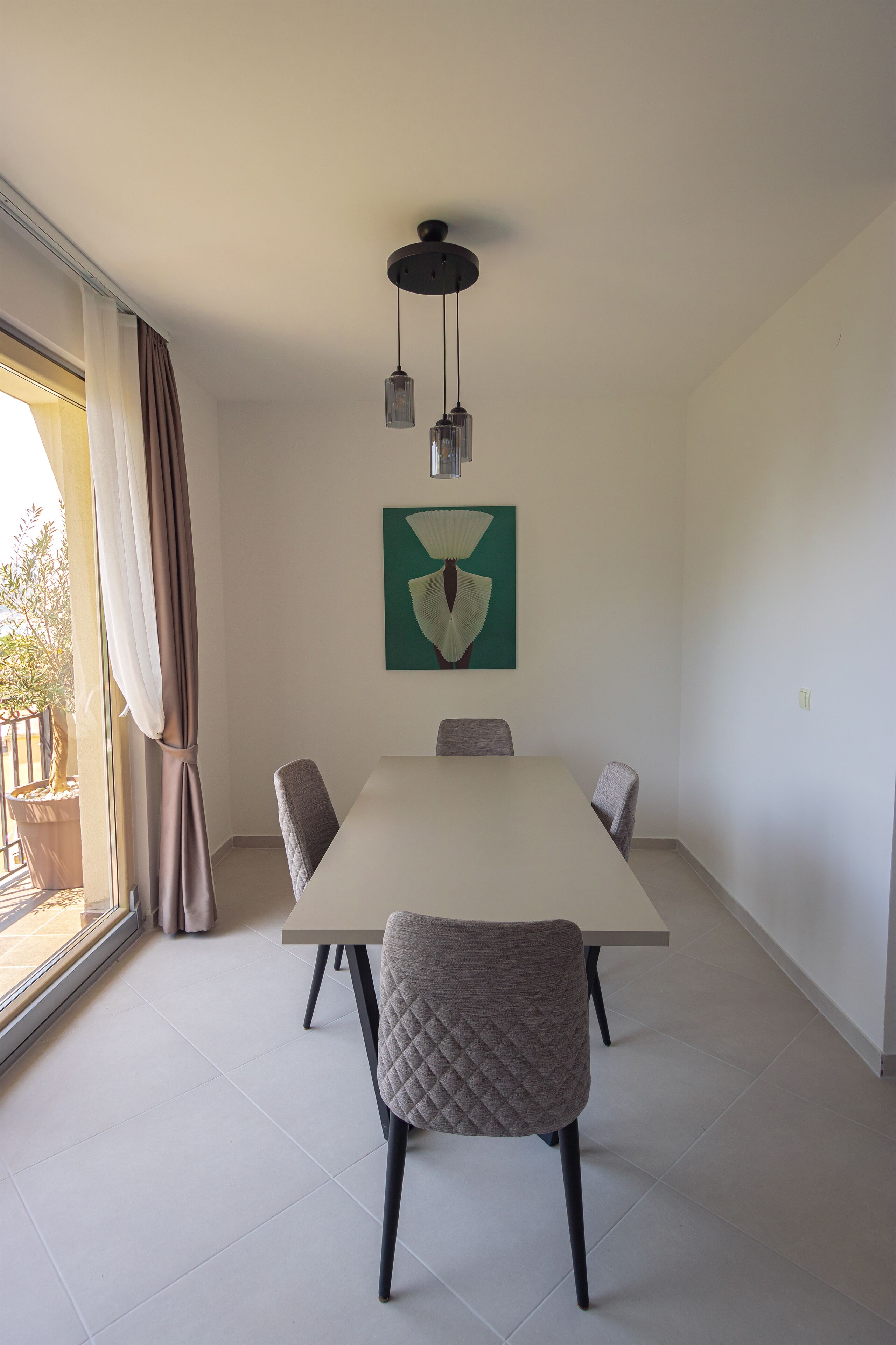 Căn hộ tiện nghi đơn giản, ban công, quang cảnh biển | Phòng ăn