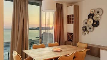 Suite Deluxe, vista mare | Pasti in camera
