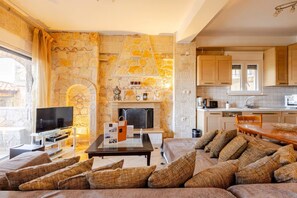 Smart TV - STONE MAISONETTE PALIOURI (Παλιούρι)