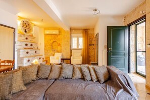 Smart TV - STONE MAISONETTE PALIOURI (Παλιούρι)