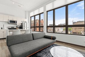 Decoración personalizada, muebles diferentes y escritorio 