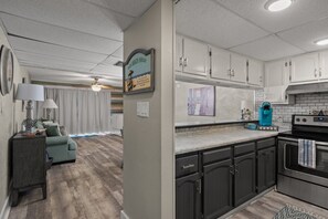 Fridge, microwave, oven, stovetop - Lazy Days (Panama City Beach)