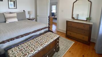 2 bedrooms, desk, free WiFi, bed sheets