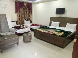 Double Room | Laptop workspace, free WiFi