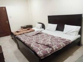 Double Room | Laptop workspace, free WiFi
