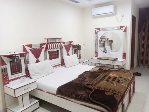 Espacio para trabajar con laptop y wifi gratis 