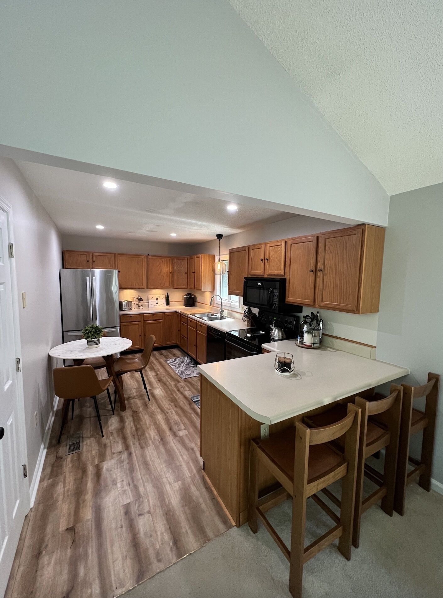 Majestic Mountain House with Game room, deck, 2 mins from ski slopes