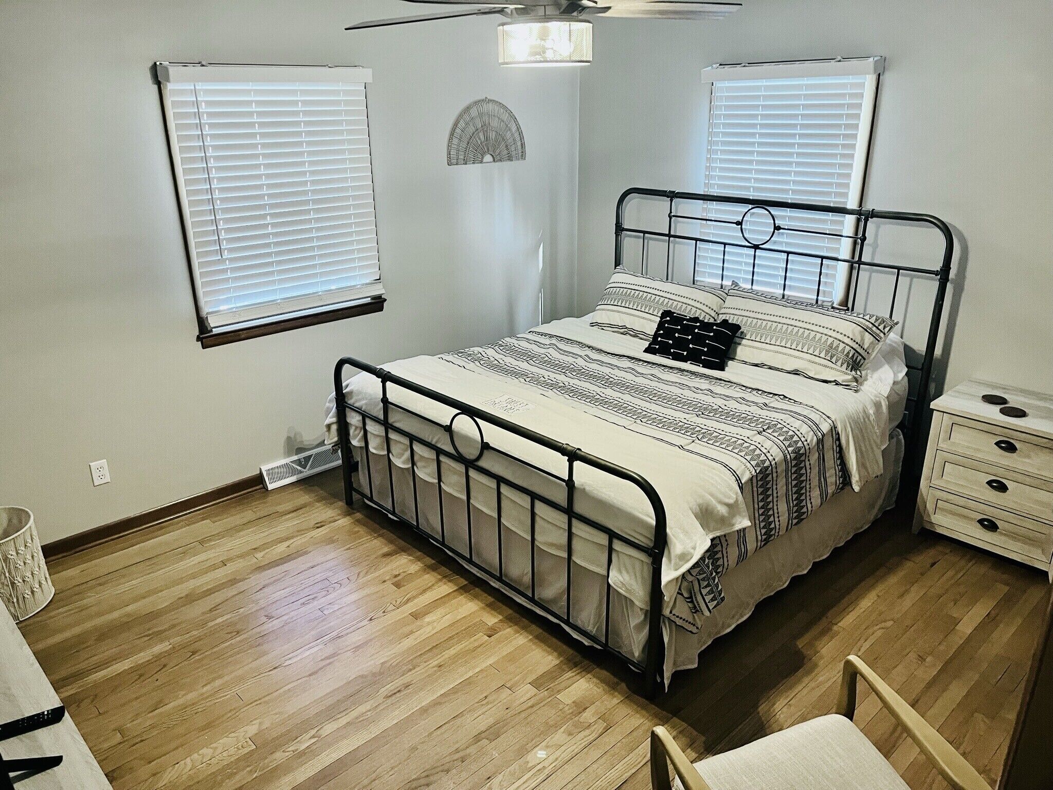 Carmi’s Casa - 3 Bedroom / 2 Bathroom Ranch