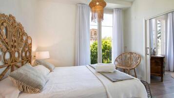 1 habitación, tabla de planchar con plancha, internet y ropa de cama