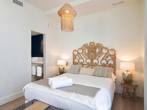 1 dormitorio, tabla de planchar con plancha, Internet y ropa de cama