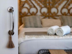 1 bedroom, iron/ironing board, internet, bed sheets