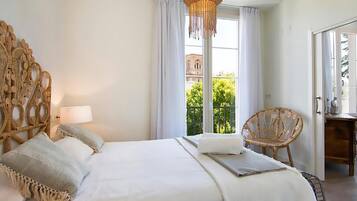 1 slaapkamer, een strijkplank/strijkijzer, internet, beddengoed