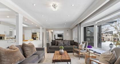 Comfortable 3 Bedroom / 2 Bathroom Bungalow in heart of Richmond Hill/ sleep 6