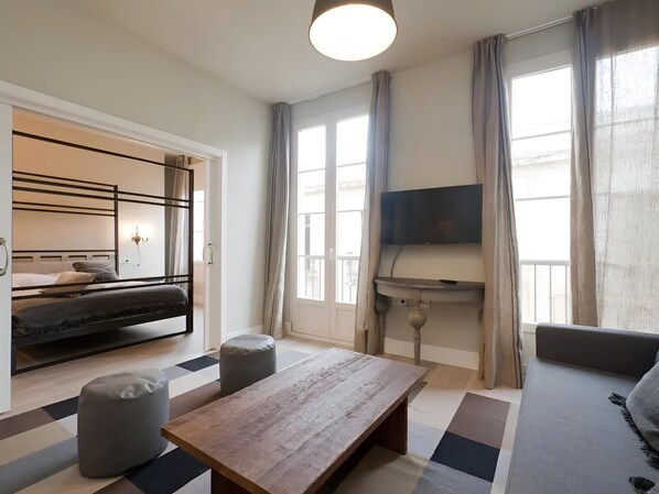 1 bedroom, iron/ironing board, internet, bed sheets