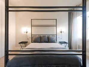 1 bedroom, iron/ironing board, internet, bed sheets