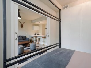 1 bedroom, iron/ironing board, internet, bed sheets