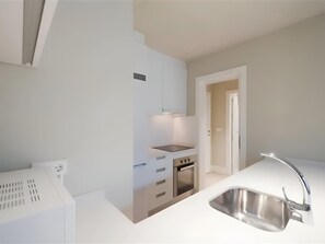 Réfrigérateur, micro-ondes, four, lave-vaisselle