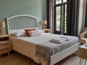 3 bedrooms, in-room safe, iron/ironing board, travel crib