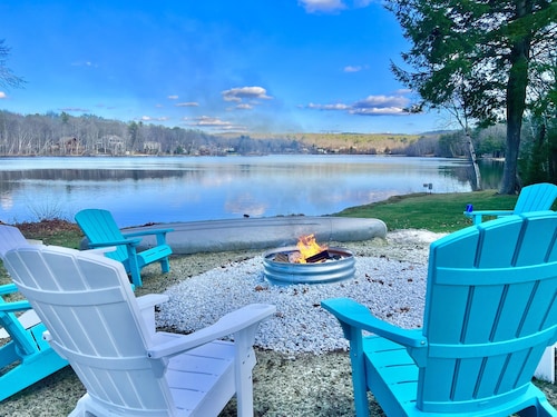 Lakefront, gameroom,Air Conditioner,firepit, kayaks, canoes, frog mat,pedal boat