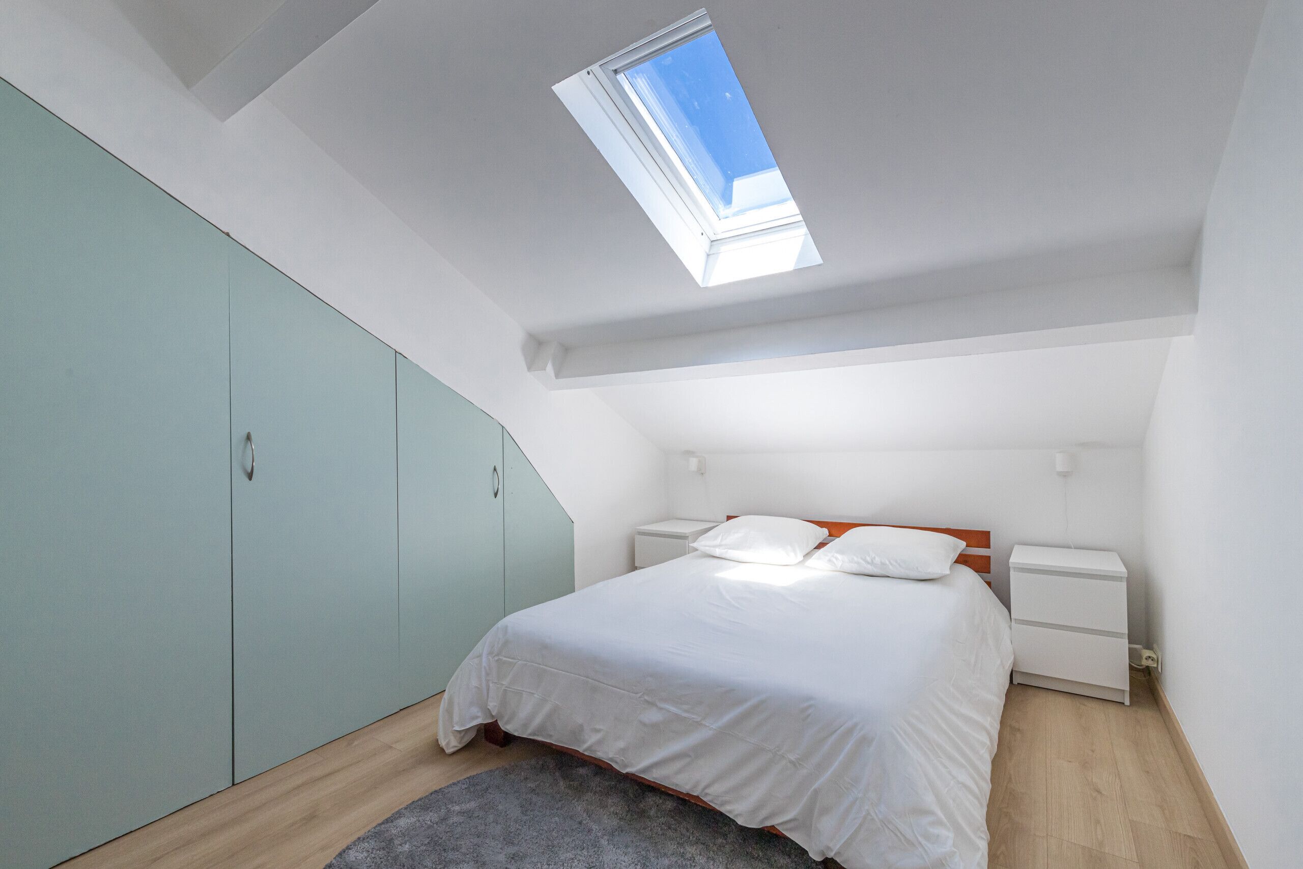 Charming 1 Bedroom apartment renovated - top floor - A/C