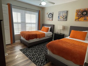 4 Schlafzimmer, Reisekinderbett, kostenloses WLAN, Bettwäsche