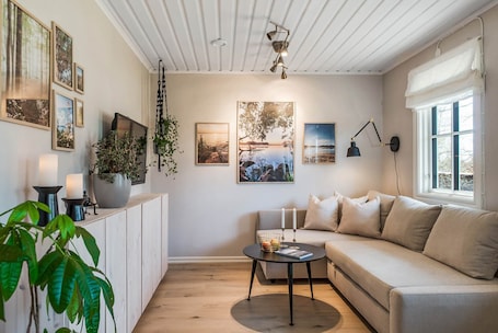 Smart TV. Fully renovated Farmhouse