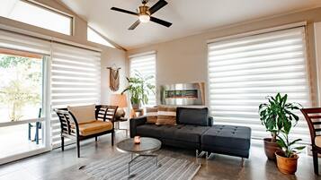 Smart TV, computer monitors