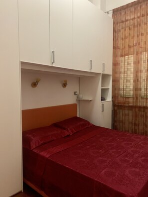 2 室のベッドルーム、アイロン / アイロン台、WiFi (無料)、ベッドシーツ