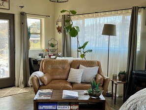 Smart TV, fireplace, stereo - Luxury King, Incredible 360 Views, AC, Balcony, Dogs, 3 miles town trails, lakes (Prescott)