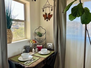 Interior - Luxury King, Incredible 360 Views, AC, Balcony, Dogs, 3 miles town trails, lakes (Prescott)