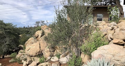 Luxury King, Incredible 360 Views, AC, Balcony, Dogs, 3 miles town trails, lakes