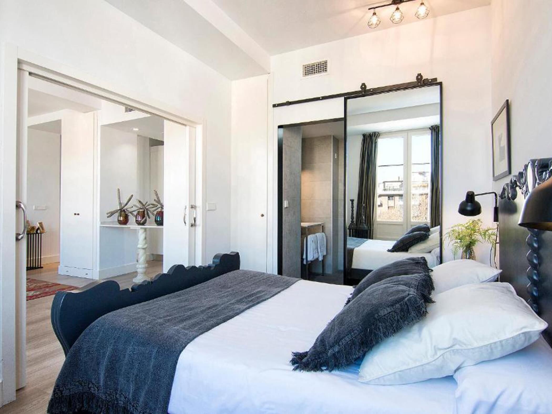 1 habitación, tabla de planchar con plancha, internet y ropa de cama 