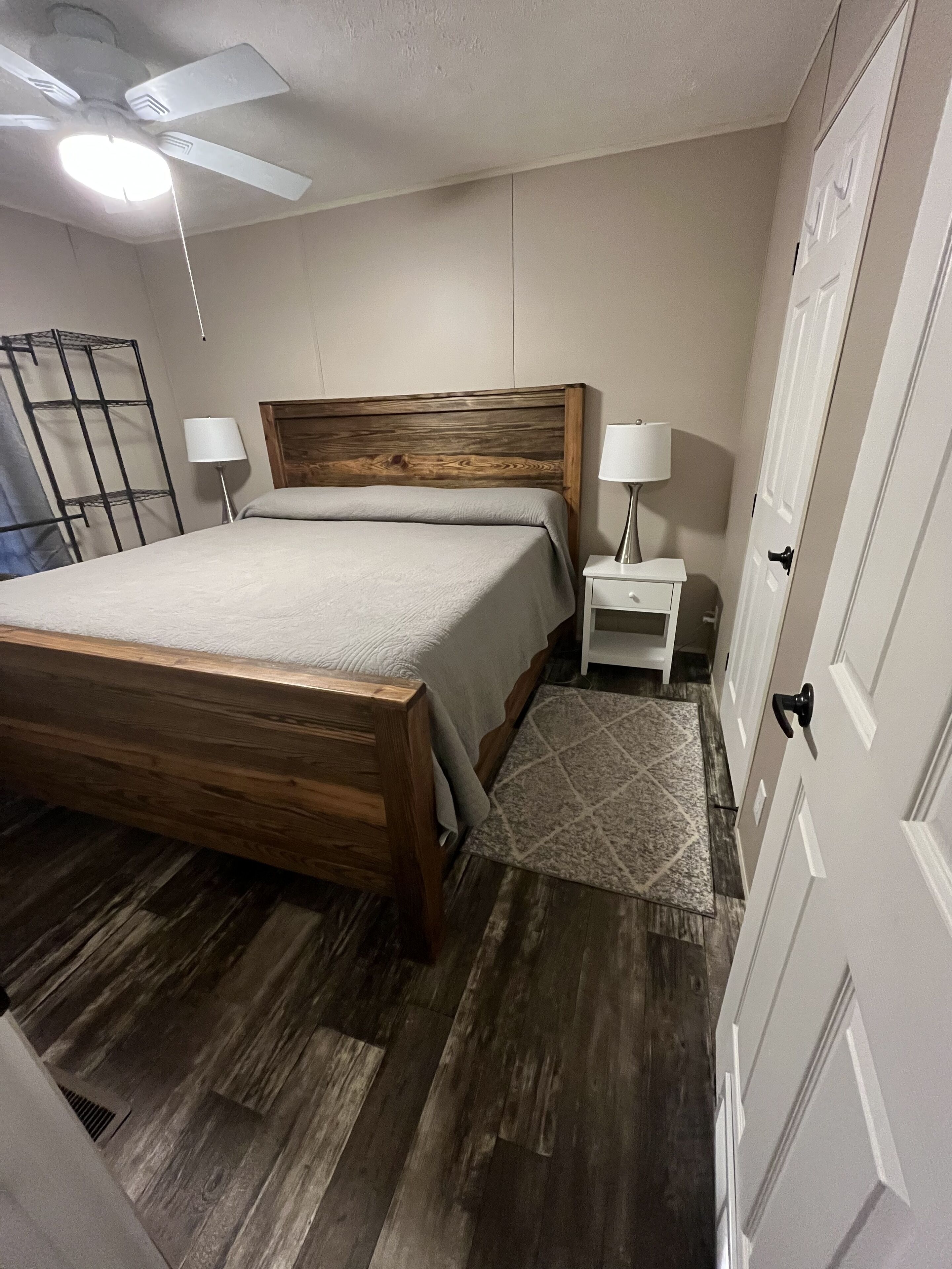 Waterfront cottage with slip & 10k lift on canal that leads to Soliders Creek