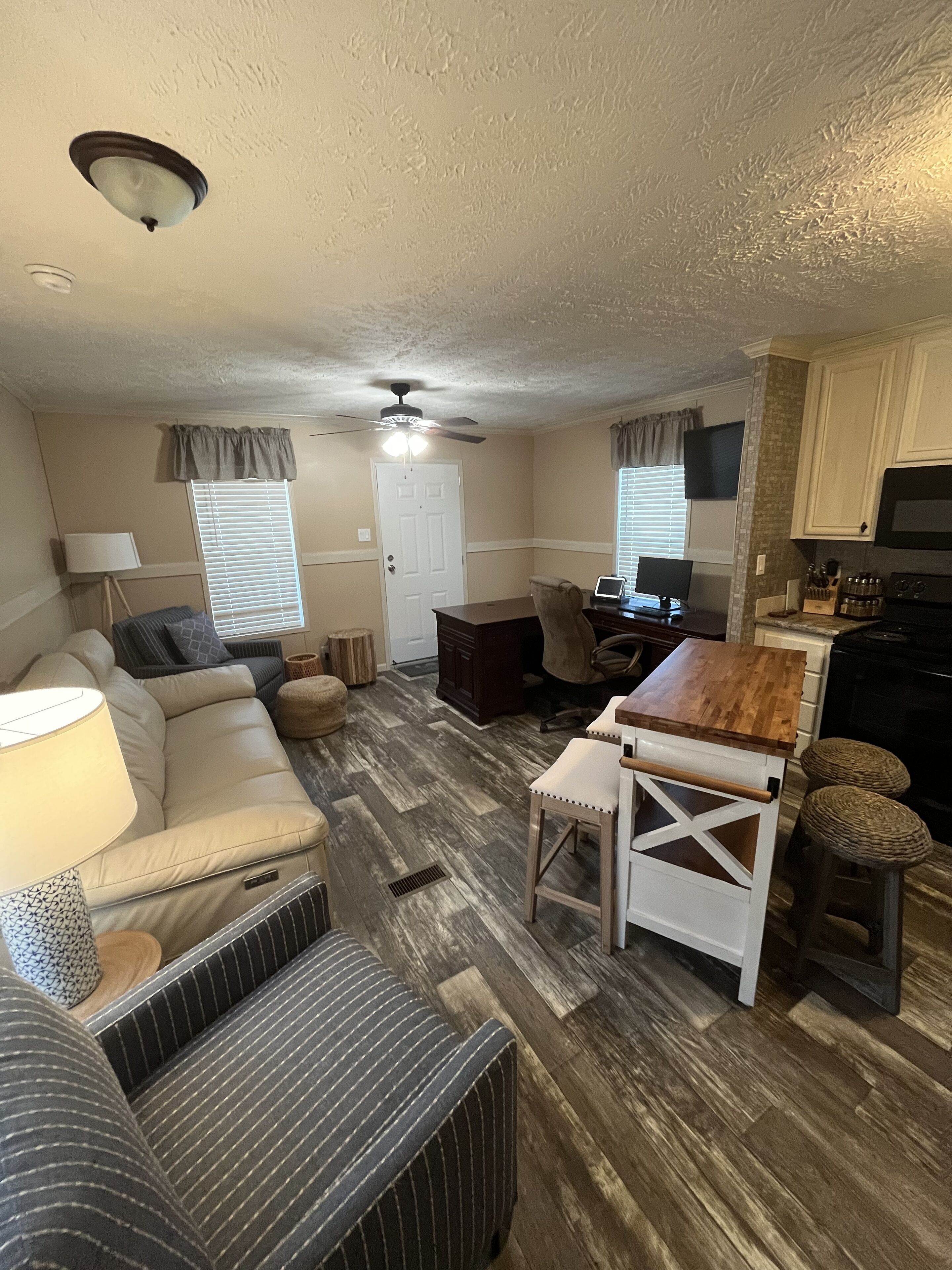 Waterfront cottage with slip & 10k lift on canal that leads to Soliders Creek