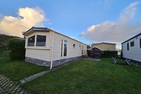 Frontansicht von Roompot Camping de Zandput 508 - EEZZ