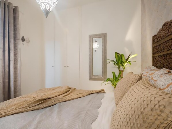 1 chambre, fer et planche à repasser, Wi-Fi gratuit, draps fournis