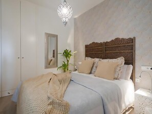 1 غرفة نوم ومكواة/لوح كي وخدمة الإنترنت وملاءات أسرّة